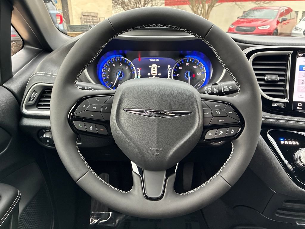New 2026 Chrysler Pacifica Select AWD/4WD image 15