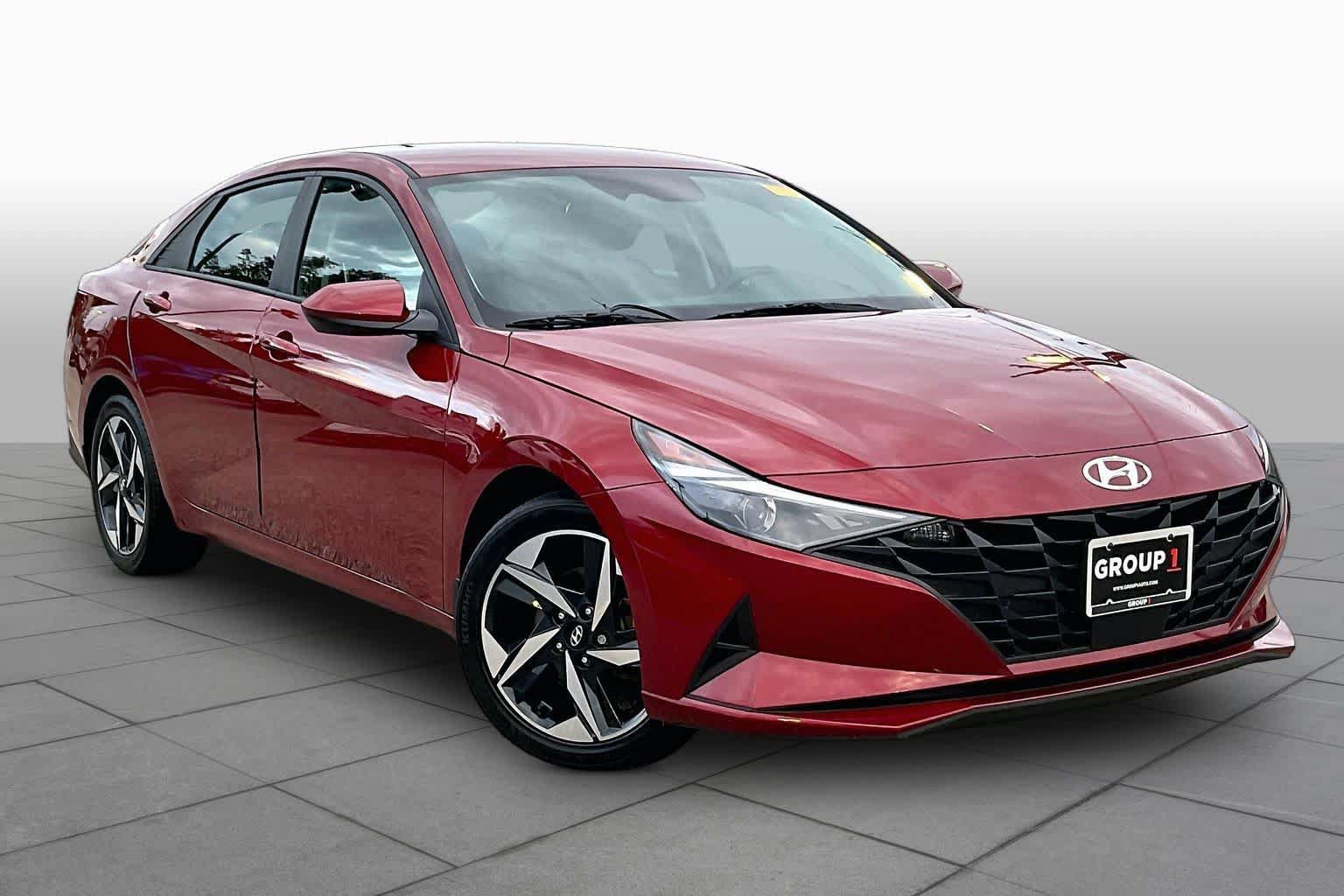 Used 2023 Hyundai Elantra SEL w/ Convenience Package FWD image 3