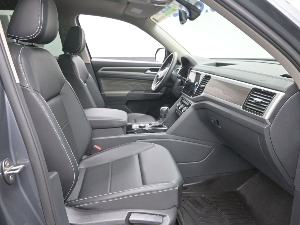 Used 2023 Volkswagen Atlas SE w/ Panoramic Sunroof Package image 7