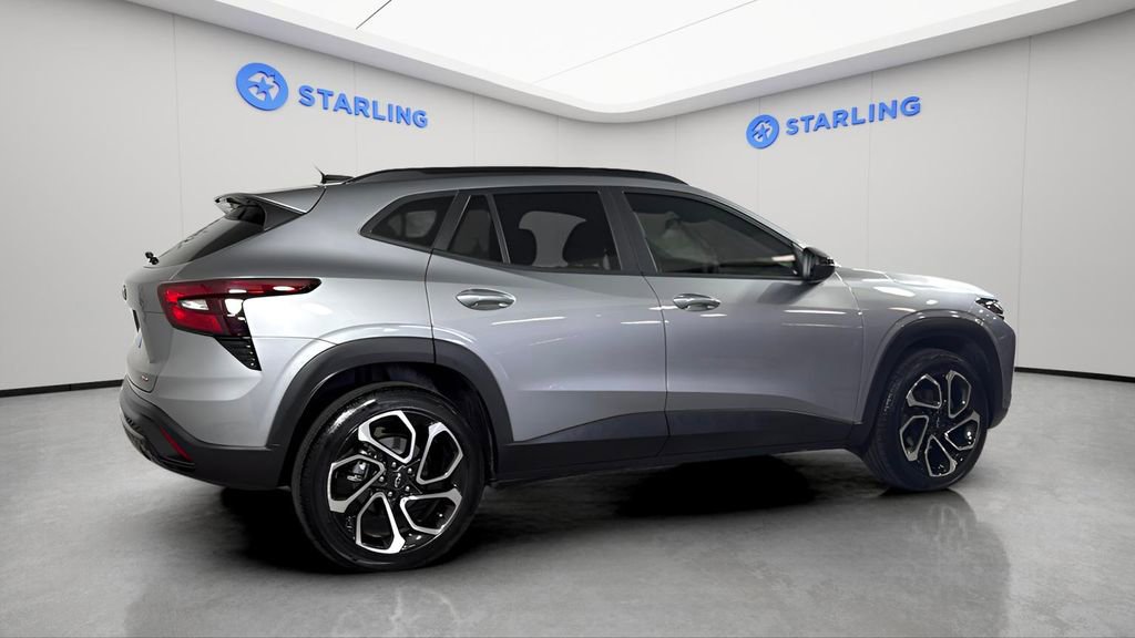 Used 2024 Chevrolet Trax RS w/ Sunroof Package image 10