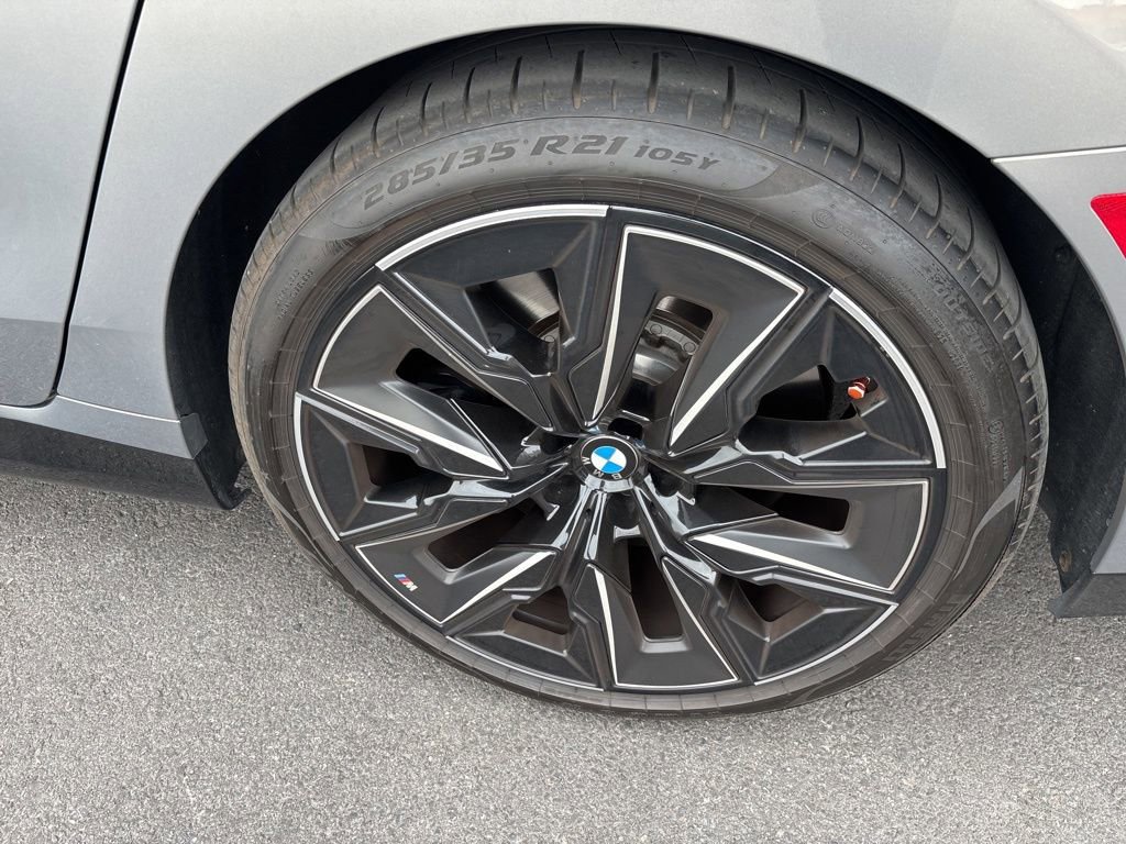 Used 2023 BMW 760i xDrive w/ Luxury Rear Seating Package image 17