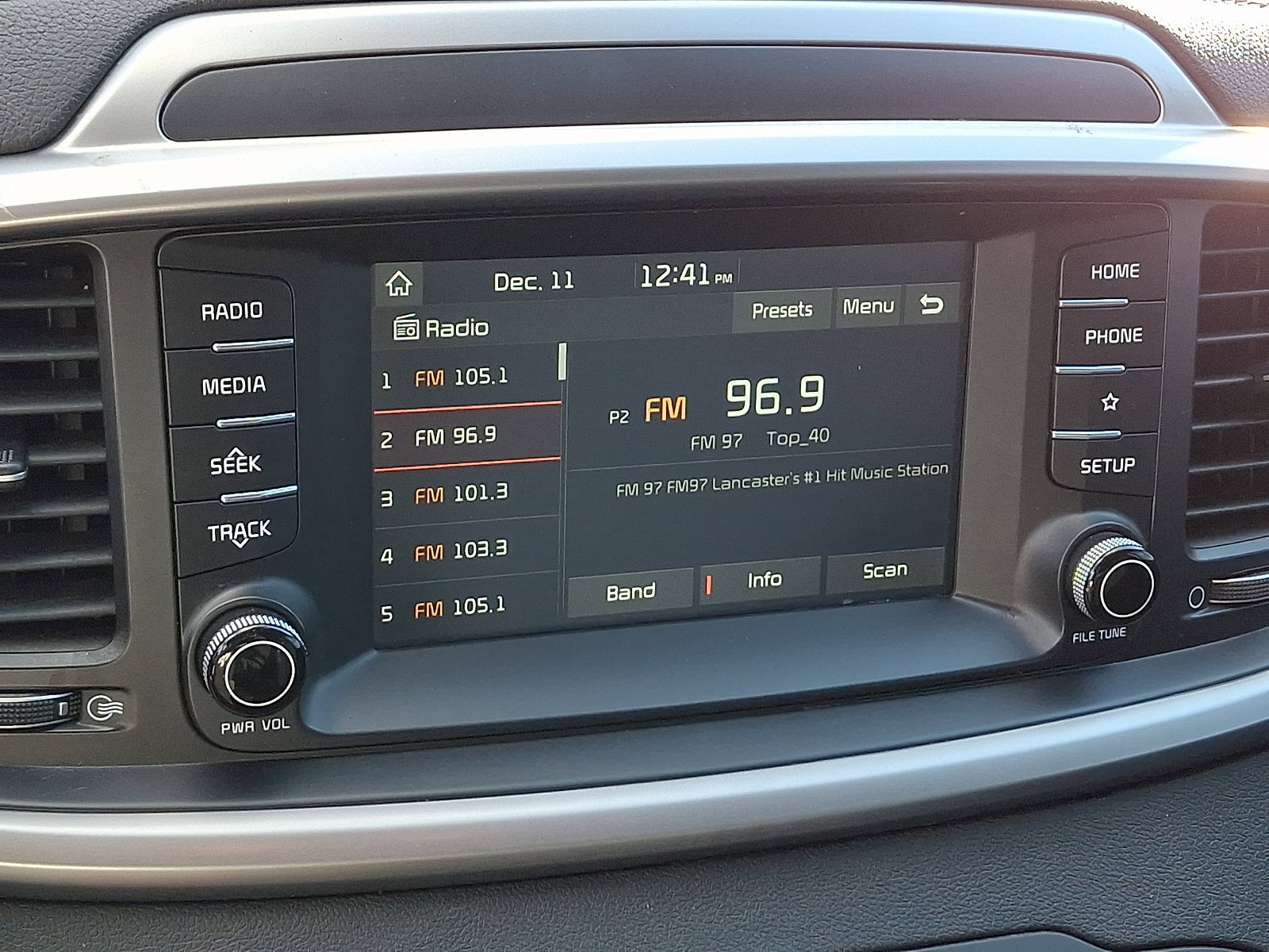 Used 2019 Kia Sorento LX image 23