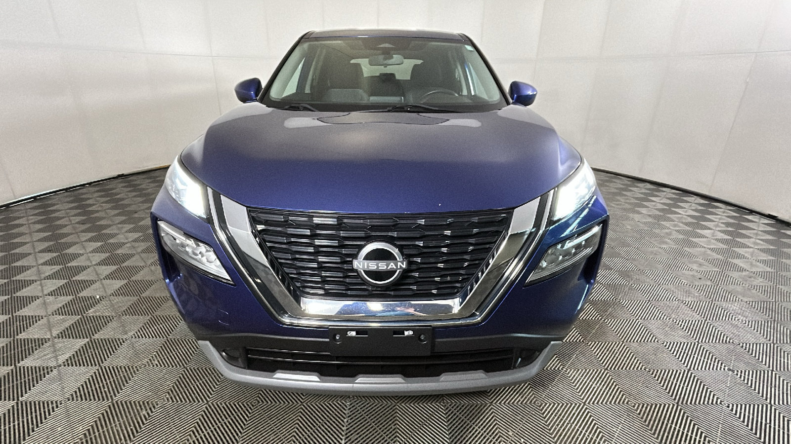 Used 2023 Nissan Rogue SV AWD/4WD image 9