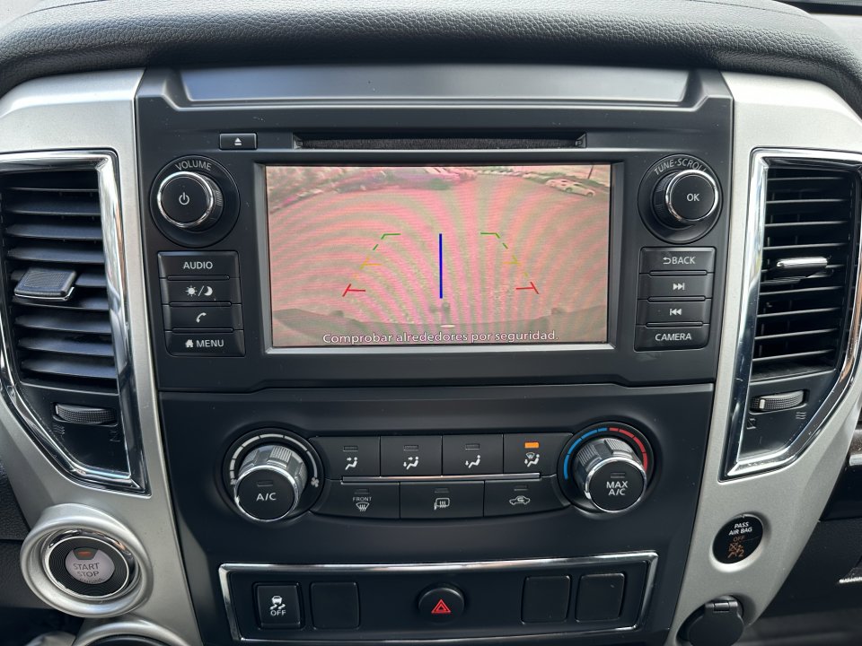 Used 2019 Nissan Titan SV image 12