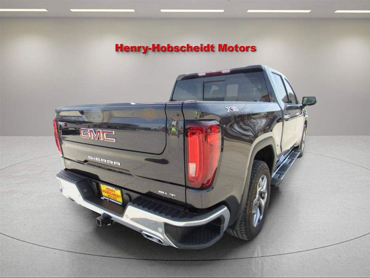 Used 2023 GMC Sierra 1500 SLT w/ SLT Premium Plus Package AWD/4WD image 12