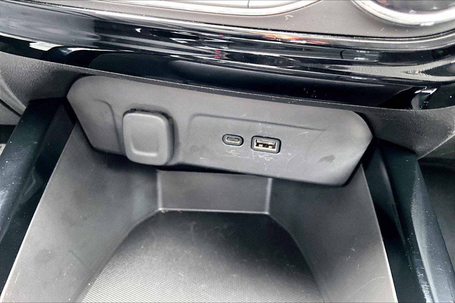 Used 2025 Chevrolet Trax LT FWD image 32