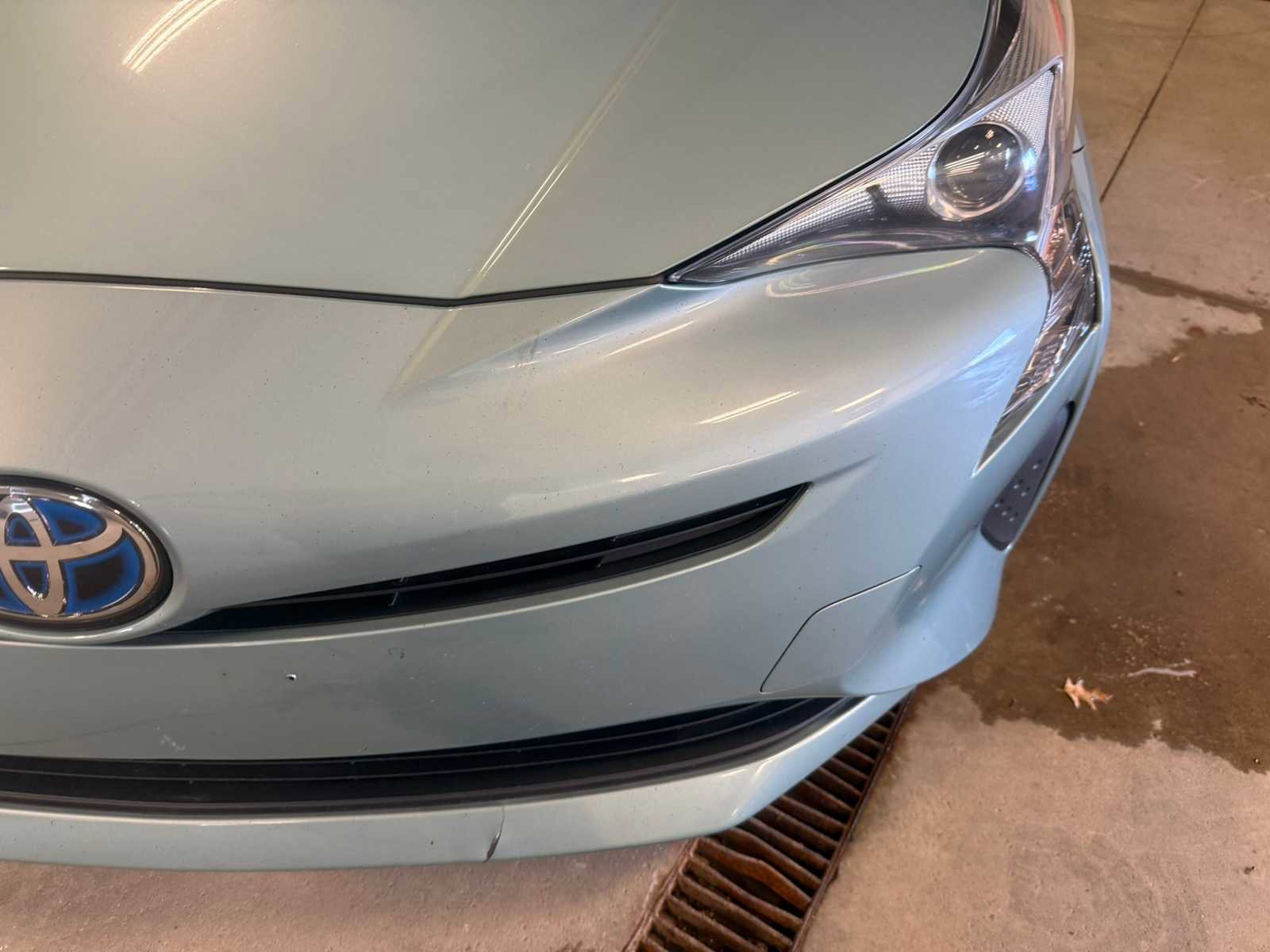 Used 2017 Toyota Prius Three w/ Advanced Technology Package FWD image 5