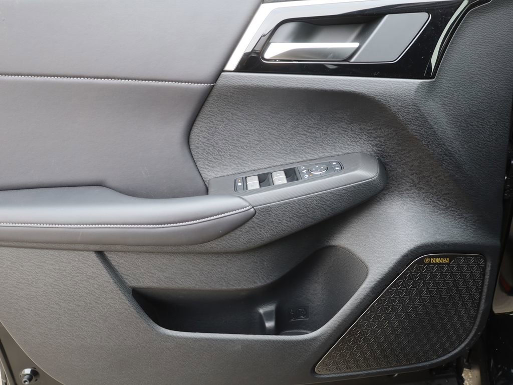 New 2025 Mitsubishi Outlander SE image 36