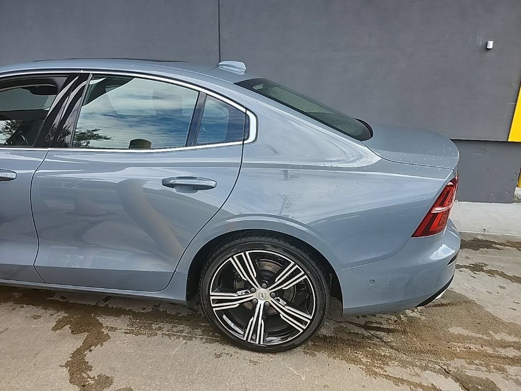 Used 2022 Volvo S60 B5 Inscription AWD/4WD image 4