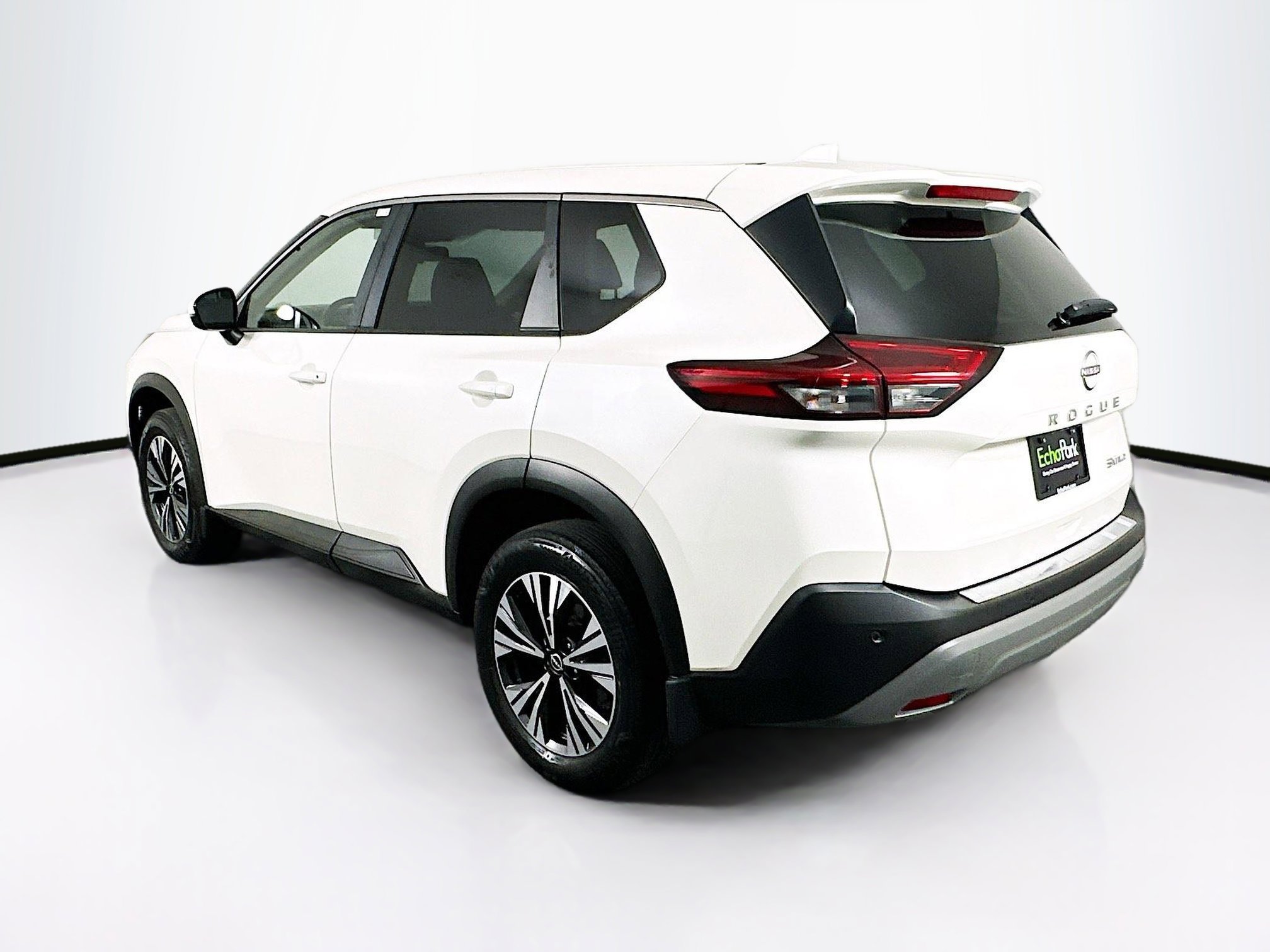 Used 2023 Nissan Rogue SV image 5