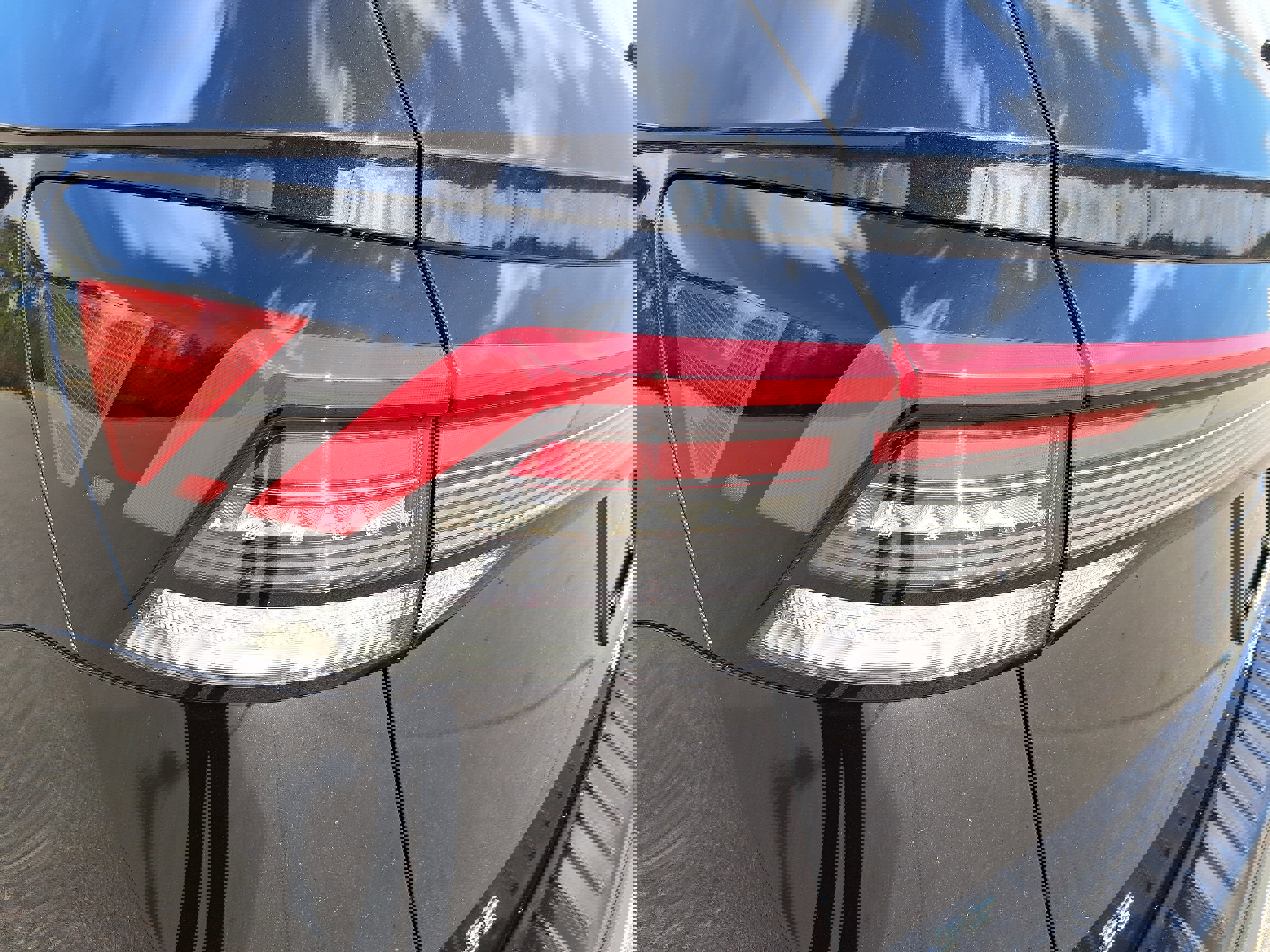 Used 2025 Volkswagen Taos SE w/ Panoramic Sunroof Package image 31