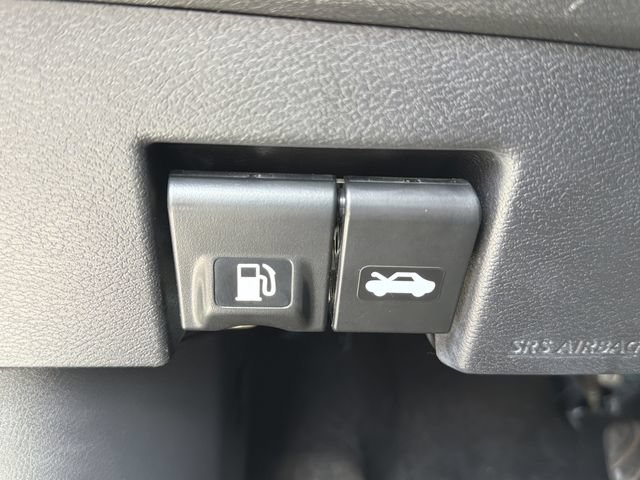 Used 2025 Nissan Versa SV FWD image 27