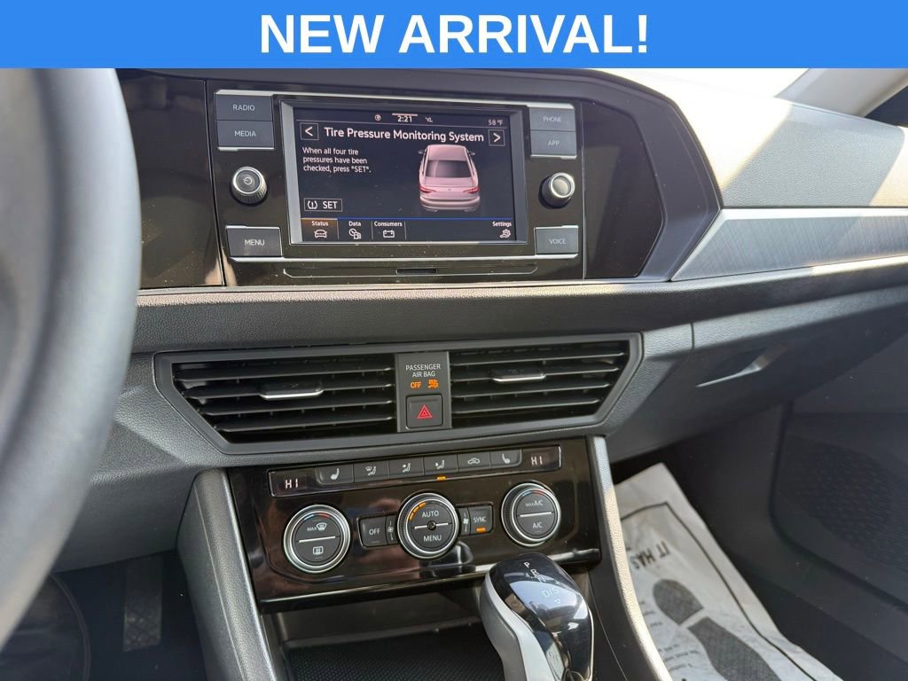 Used 2024 Volkswagen Jetta SE image 34
