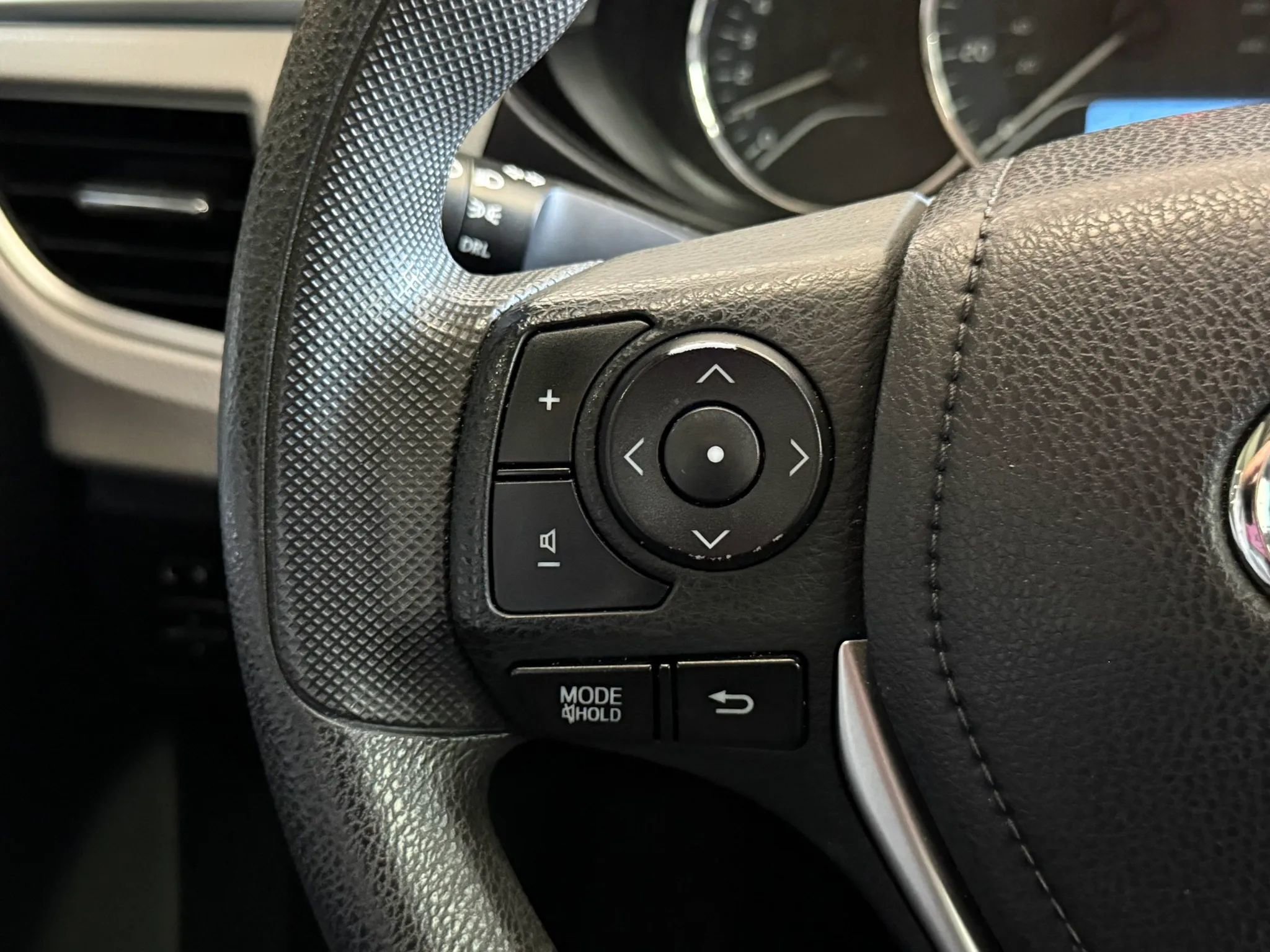 Used 2016 Toyota Corolla LE FWD image 12