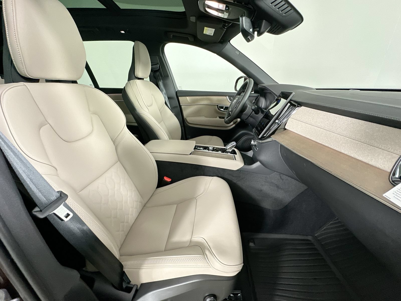 New 2026 Volvo XC90 B5 Core w/ Protection Package Premier AWD/4WD image 43