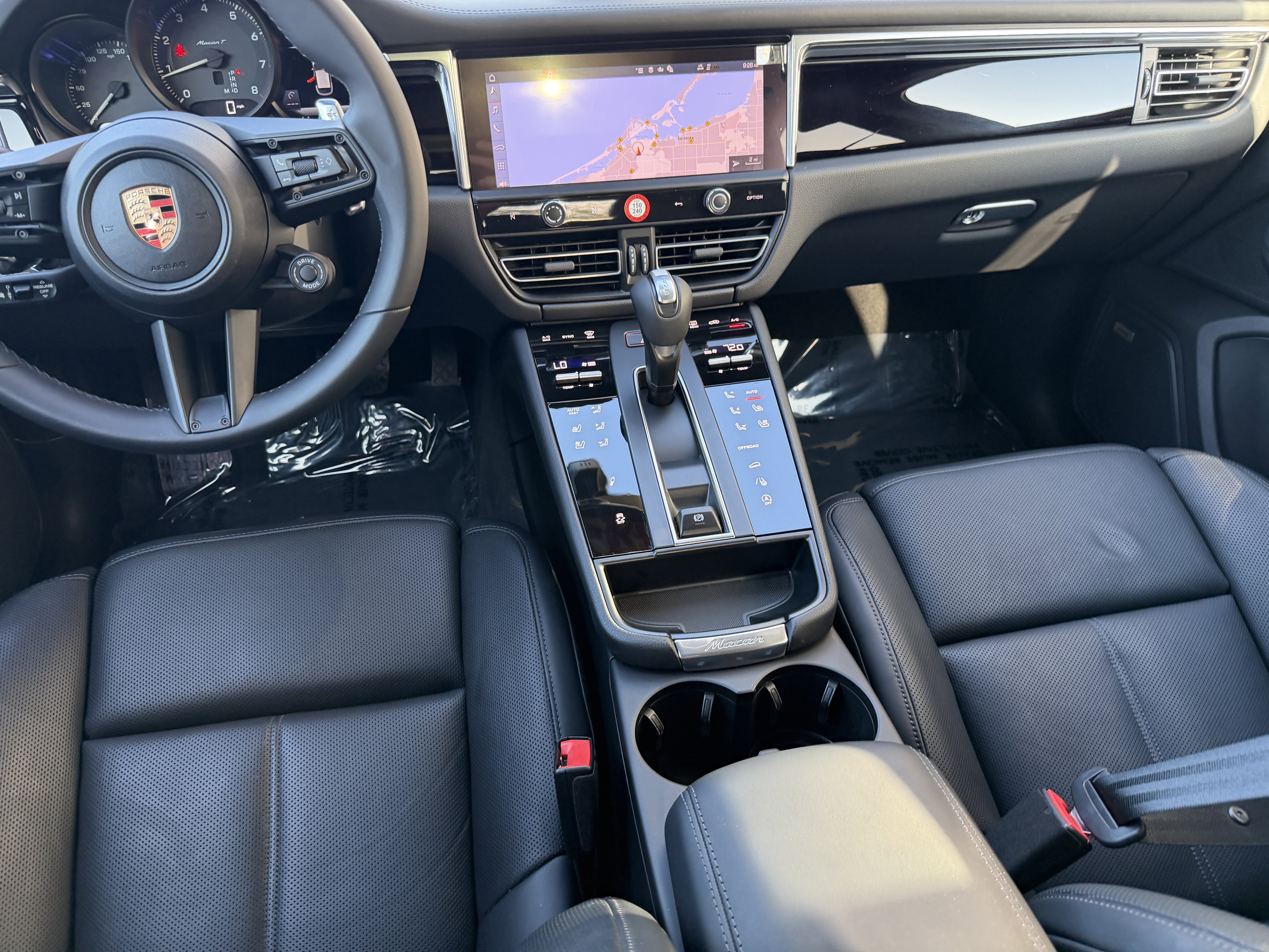 Certified 2025 Porsche Macan Turbo image 20