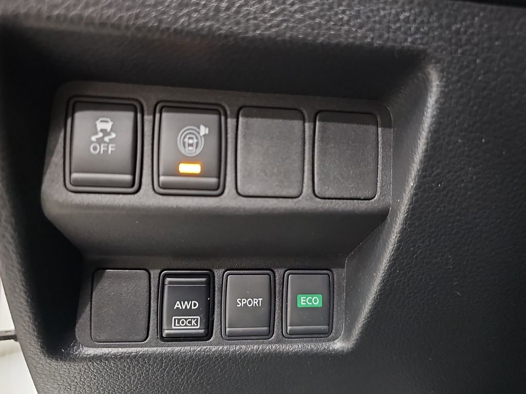 Used 2017 Nissan Rogue S image 28