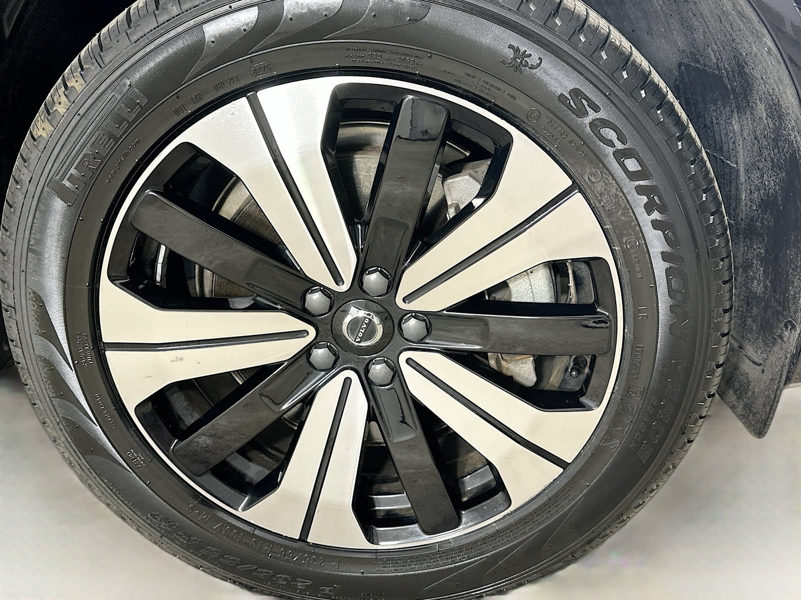 Used 2024 Volvo XC60 T8 Core w/ Climate Package AWD/4WD image 10
