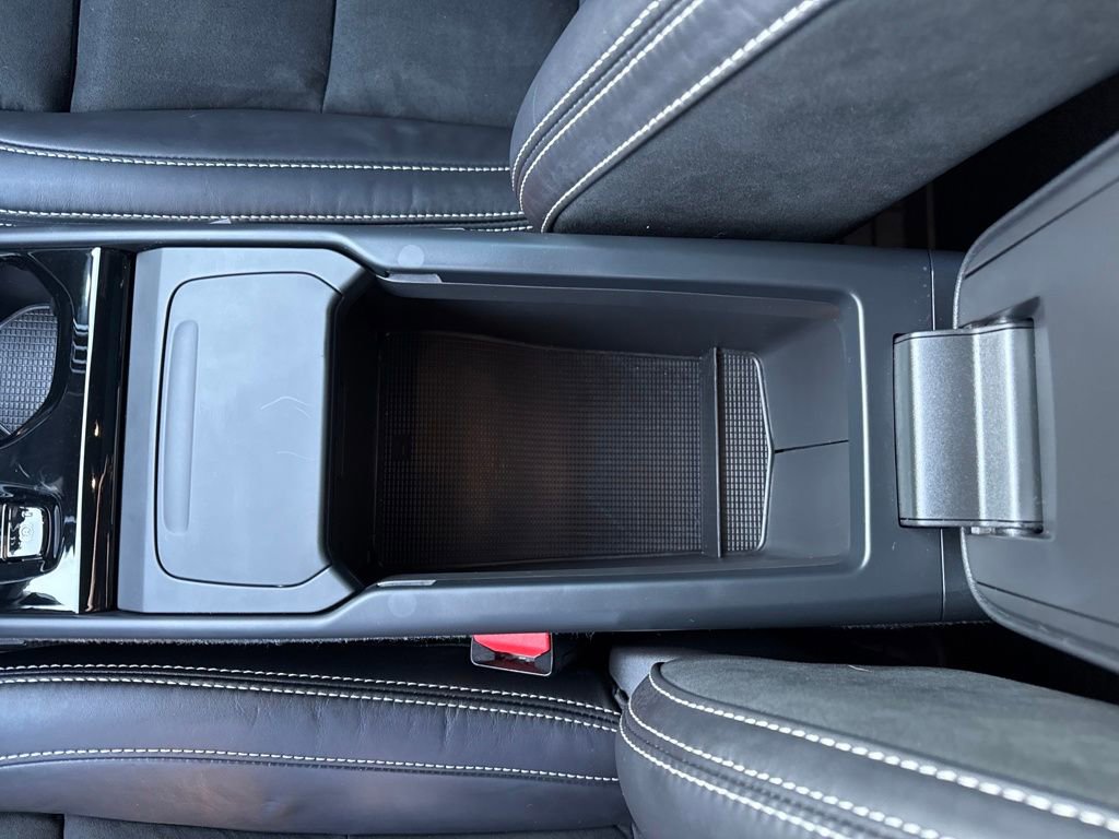 Used 2021 Volvo XC40 T5 R-Design w/ Advanced Package image 31