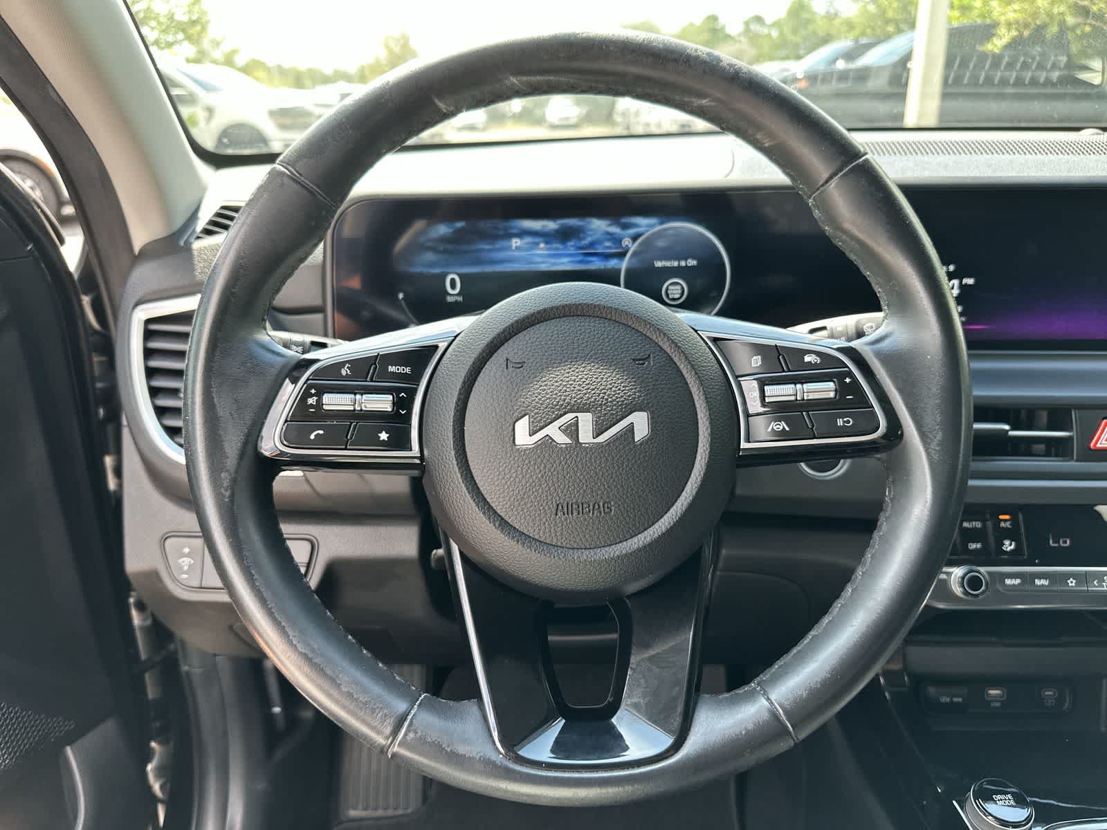 Used 2024 Kia Seltos EX FWD image 21