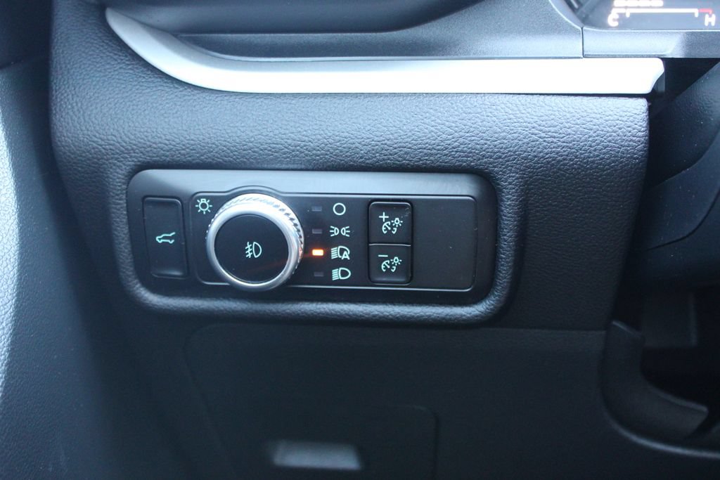 Used 2023 Ford Explorer XLT w/ Equipment Group 202A AWD/4WD image 39