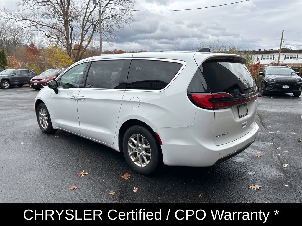 Used 2024 Chrysler Pacifica Touring-L image 7