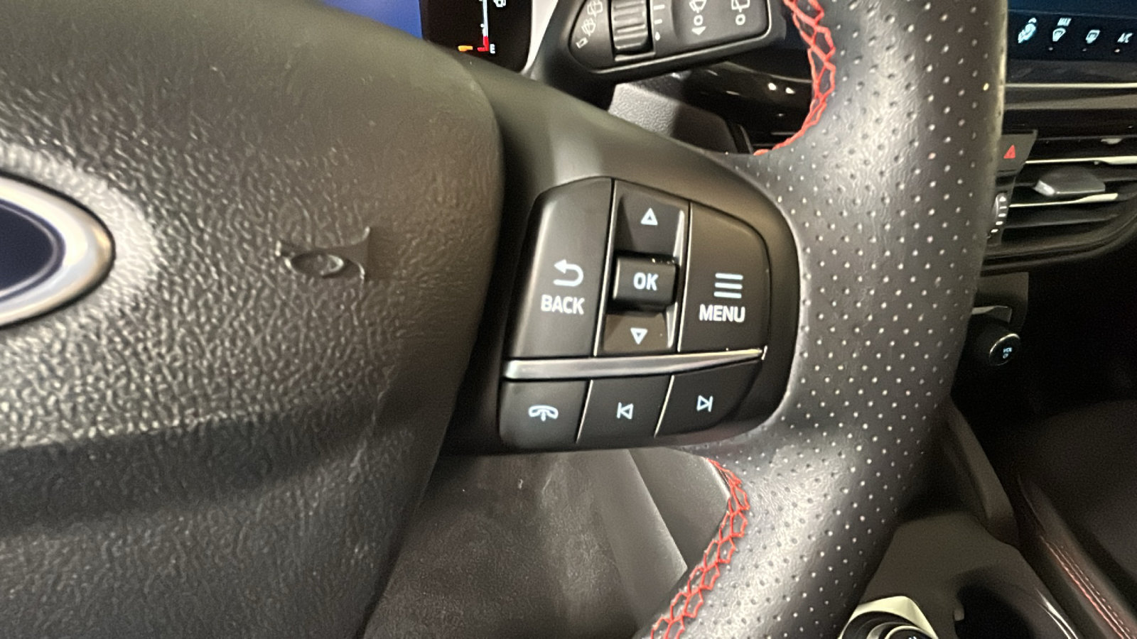 Used 2024 Ford Escape ST-Line w/ Tech Pack #1 FWD image 21