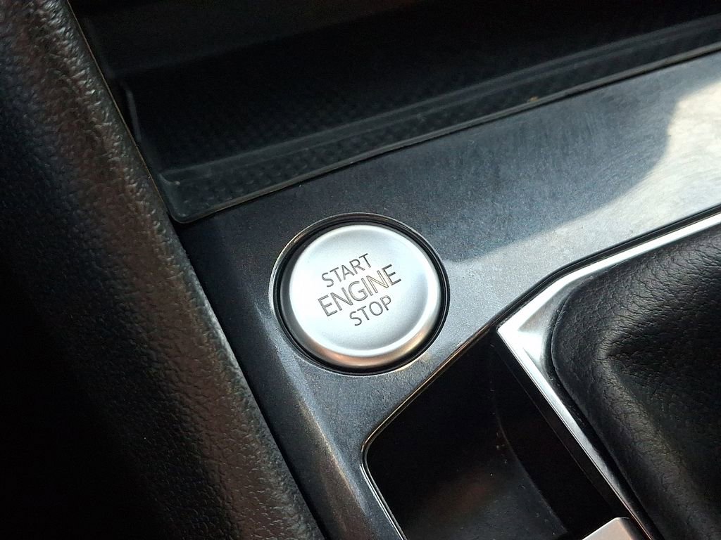 Certified 2023 Volkswagen Tiguan SE R-Line image 23