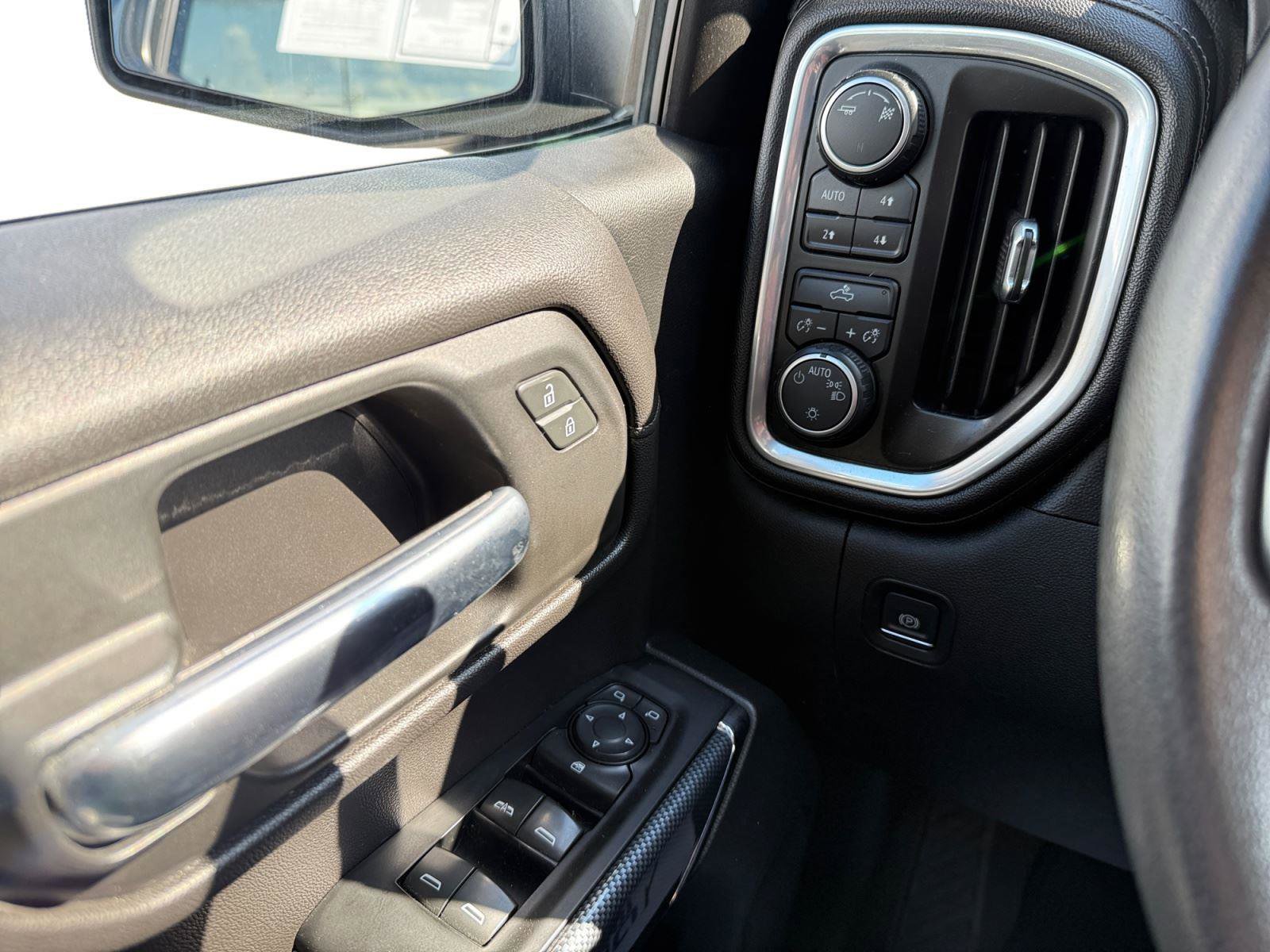 Used 2019 Chevrolet Silverado 1500 LT w/ Z71 Off-Road Package AWD/4WD image 17