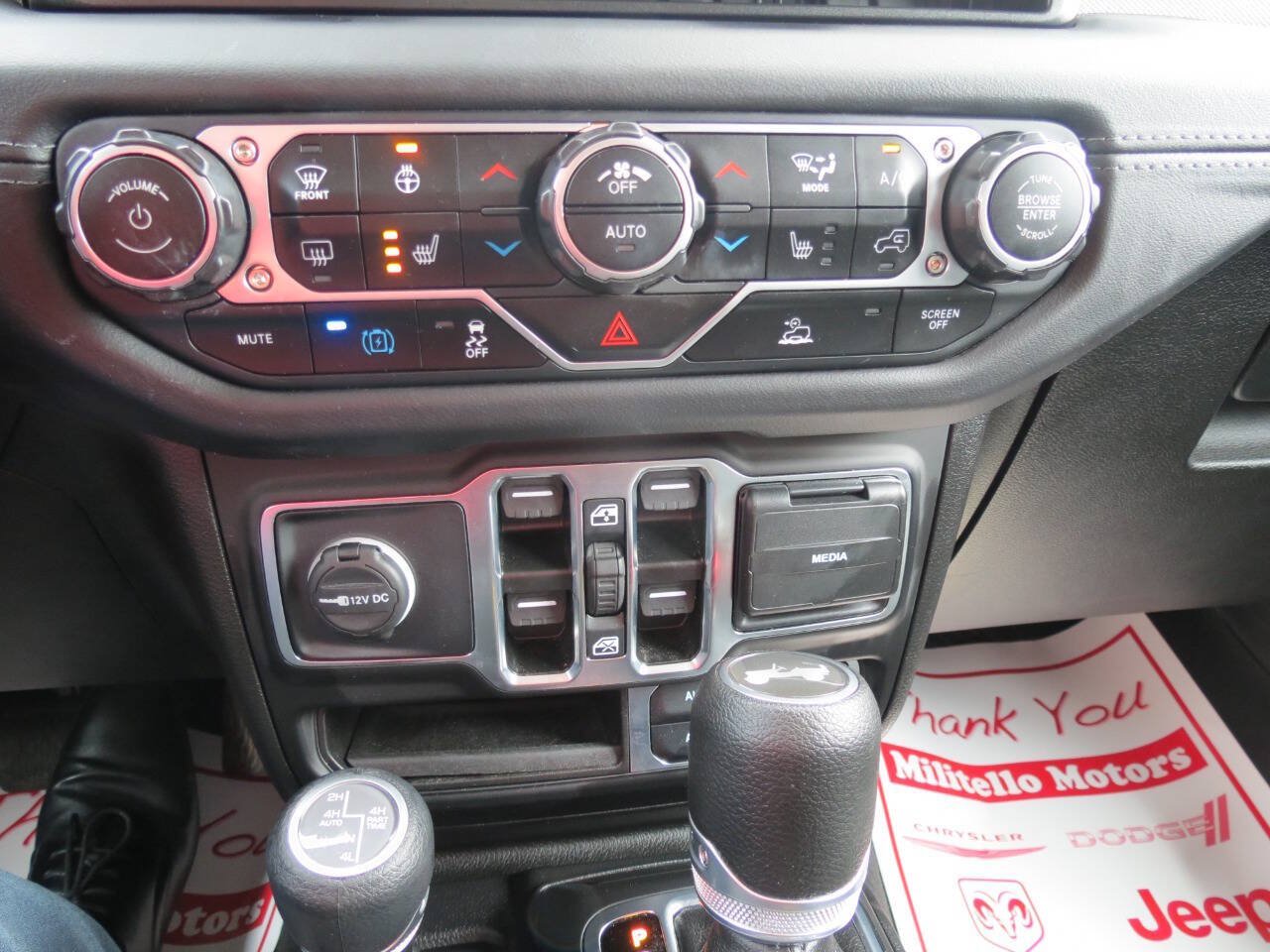 Used 2025 Jeep Wrangler Unlimited Sahara AWD/4WD image 14