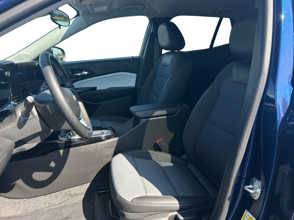 Used 2024 Chevrolet Trax LT w/ Driver Confidence Package image 9