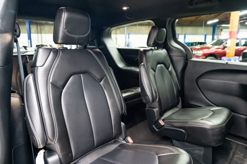 Used 2025 Chrysler Pacifica Select FWD image 30