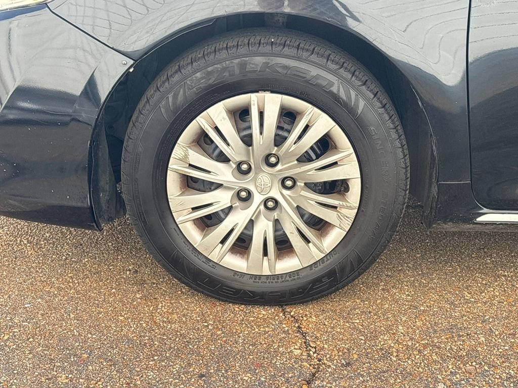 Used 2014 Toyota Camry LE image 24