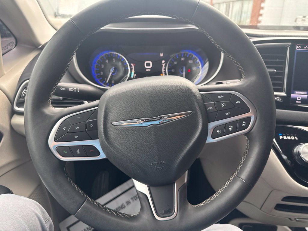 Used 2024 Chrysler Pacifica Touring-L FWD image 14