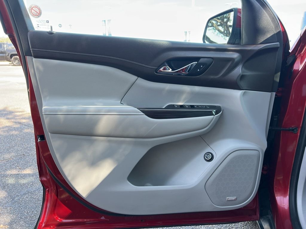 Used 2023 GMC Acadia SLT image 21