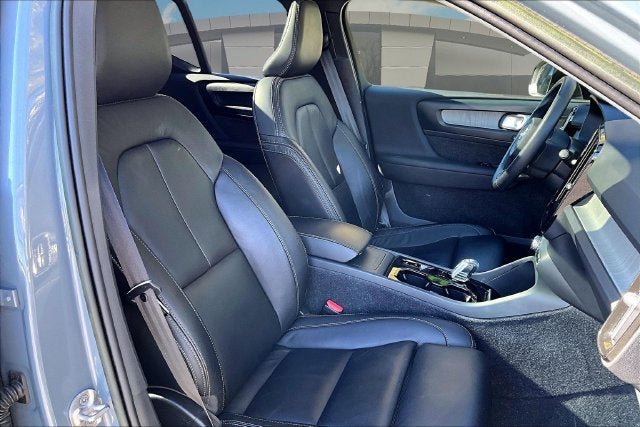 Used 2023 Volvo XC40 B5 Plus w/ Driver Assist Package AWD/4WD image 7