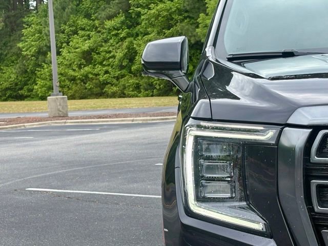 Used 2023 GMC Yukon AT4 w/ Technology Package AWD/4WD image 13