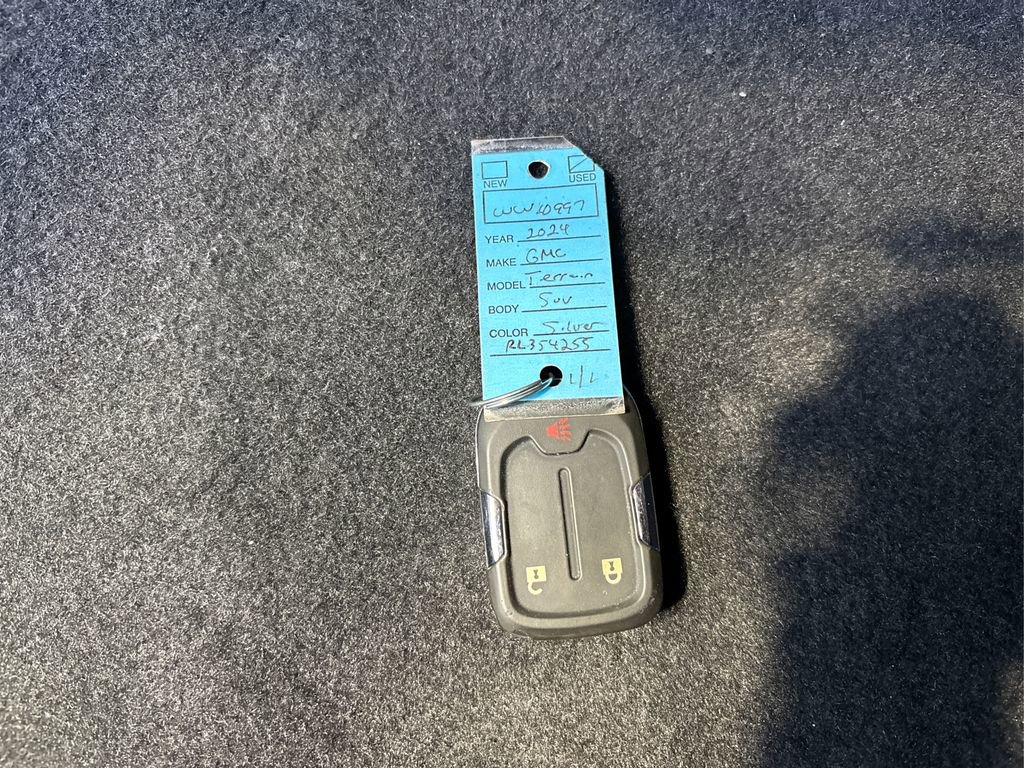 Used 2024 GMC Terrain SLE image 35