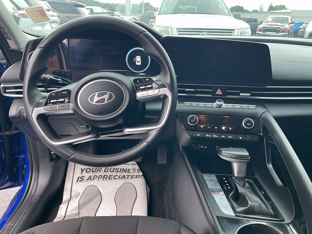 Used 2024 Hyundai Elantra SEL w/ Convenience Package FWD image 12