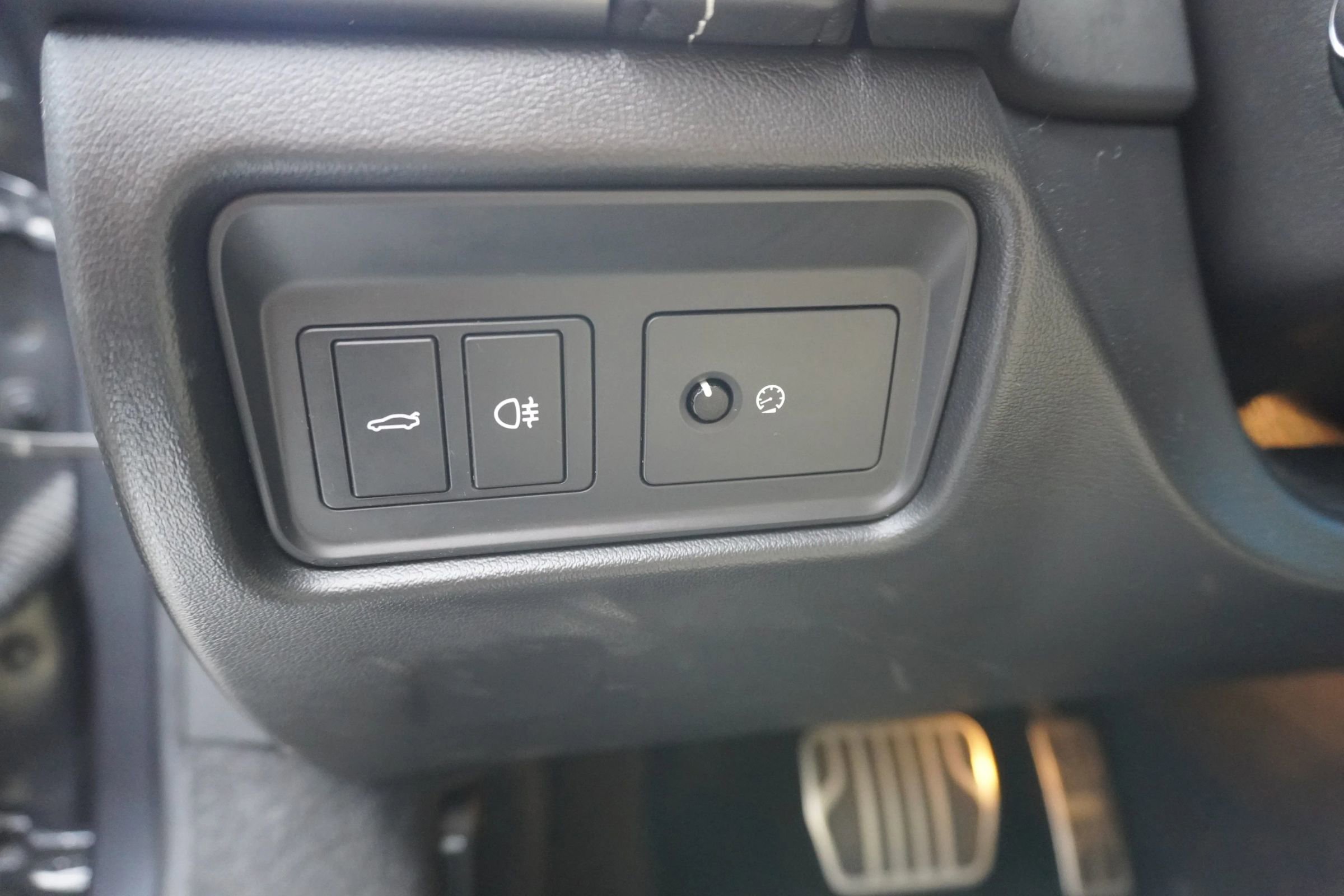 Used 2017 Jaguar F-TYPE R image 31