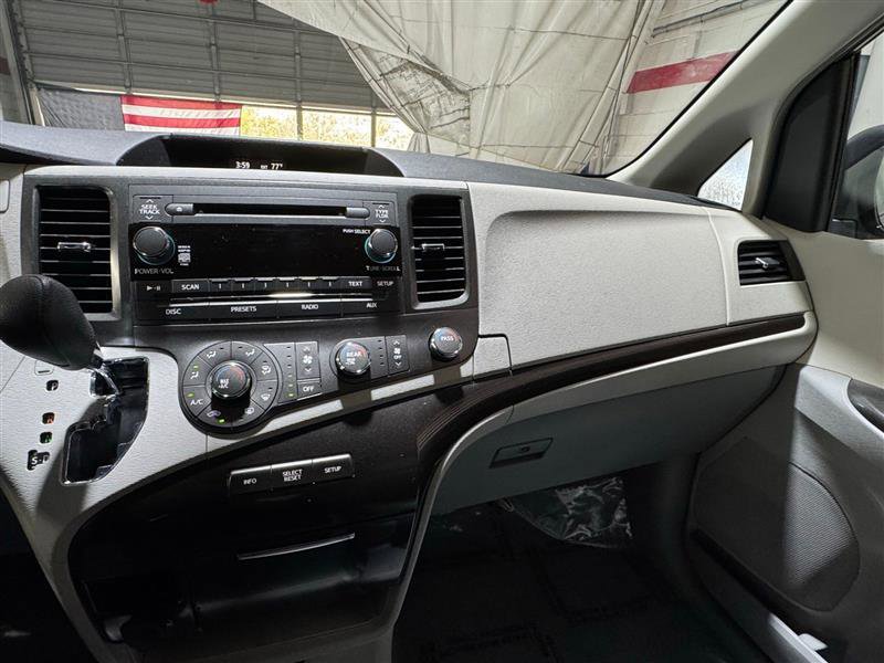 Used 2011 Toyota Sienna LE w/ Towing Pkg image 19