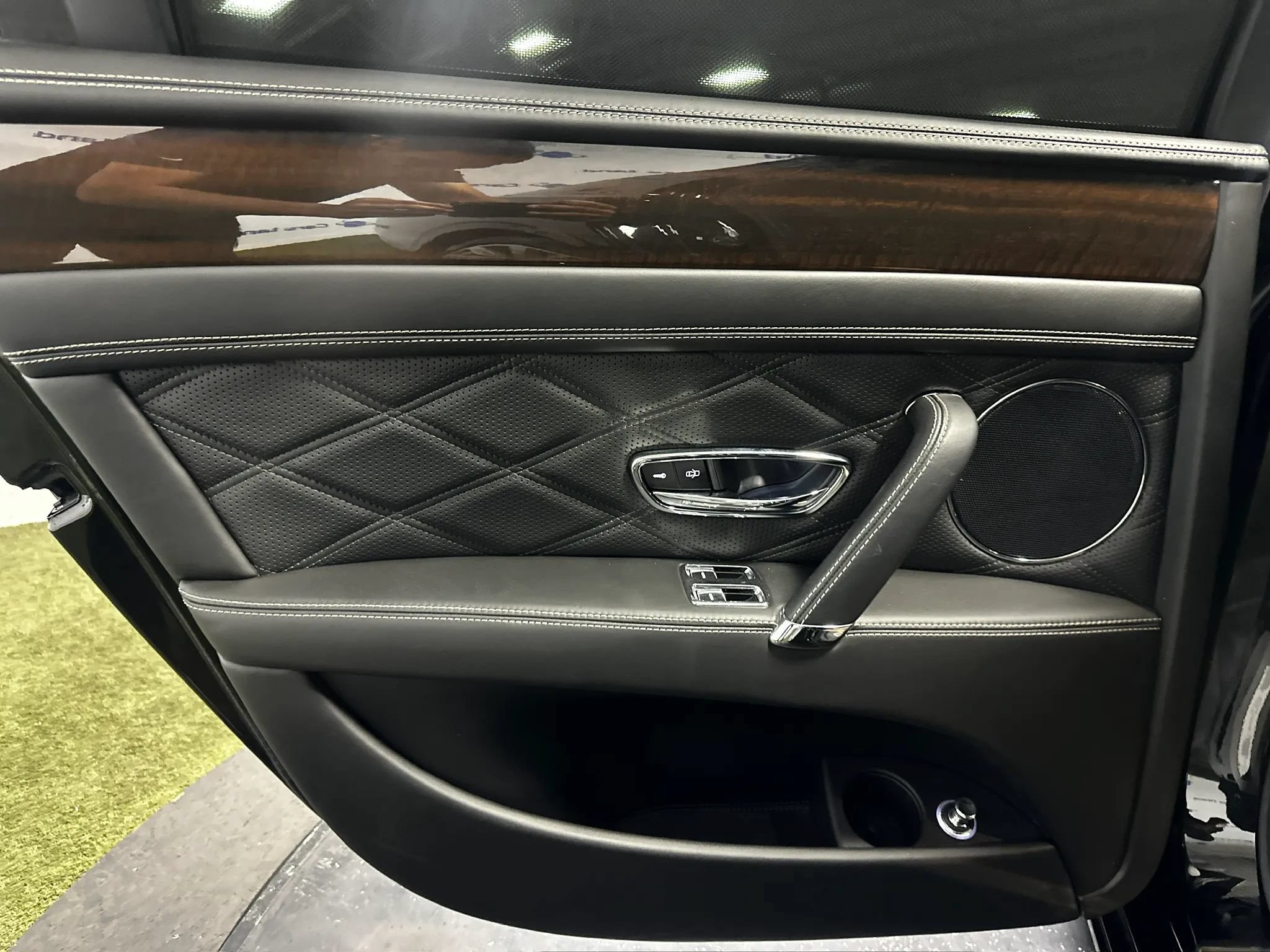 Used 2014 Bentley Flying Spur W12 AWD/4WD image 16