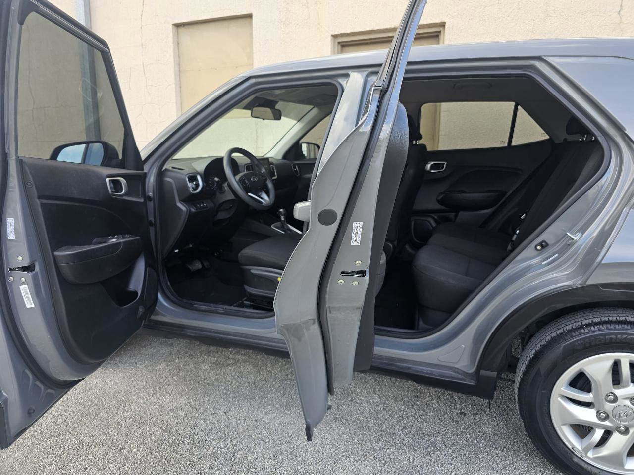 Used 2021 Hyundai Venue SE FWD image 25