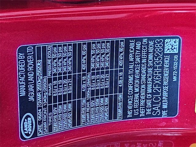 Used 2024 Land Rover Discovery Sport Dynamic SE image 34