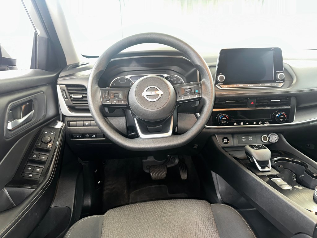 Used 2024 Nissan Rogue SV AWD/4WD image 2