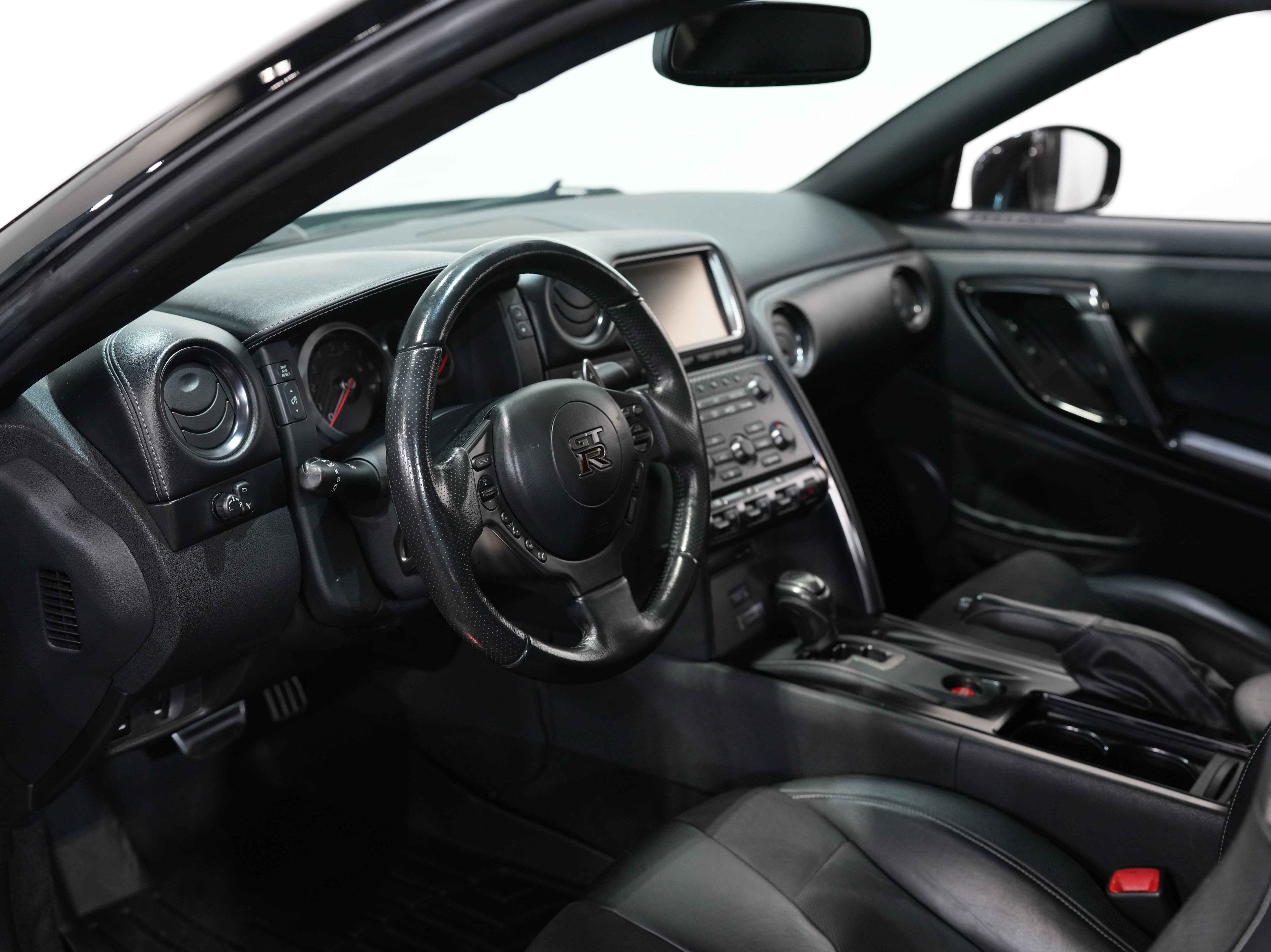 Used 2015 Nissan GT-R Premium image 31