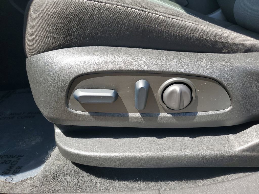 Used 2025 Chevrolet Blazer LT FWD image 21