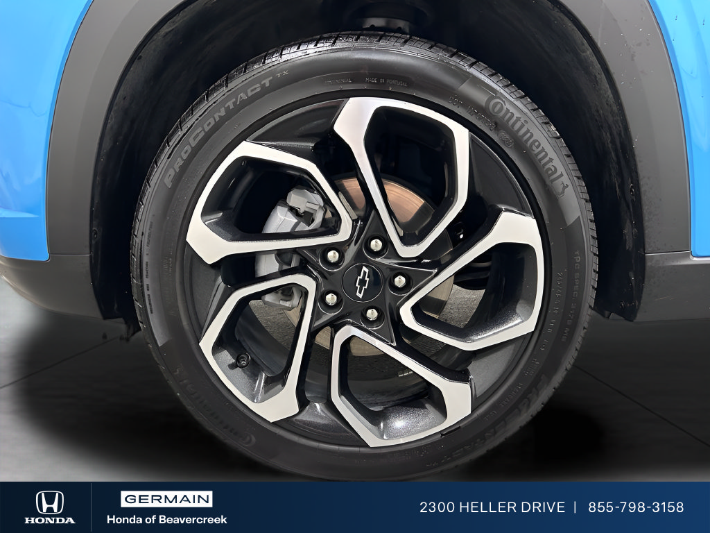 Used 2025 Chevrolet Trax RS w/ Sunroof Package FWD image 29