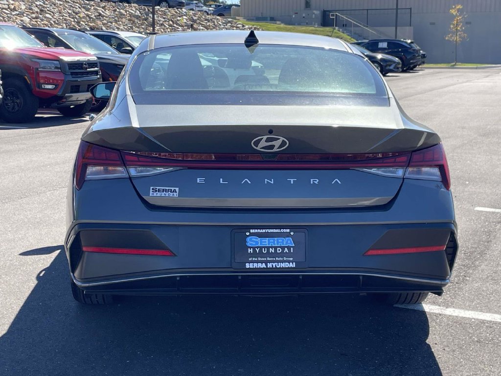 Certified 2025 Hyundai Elantra SEL FWD image 4