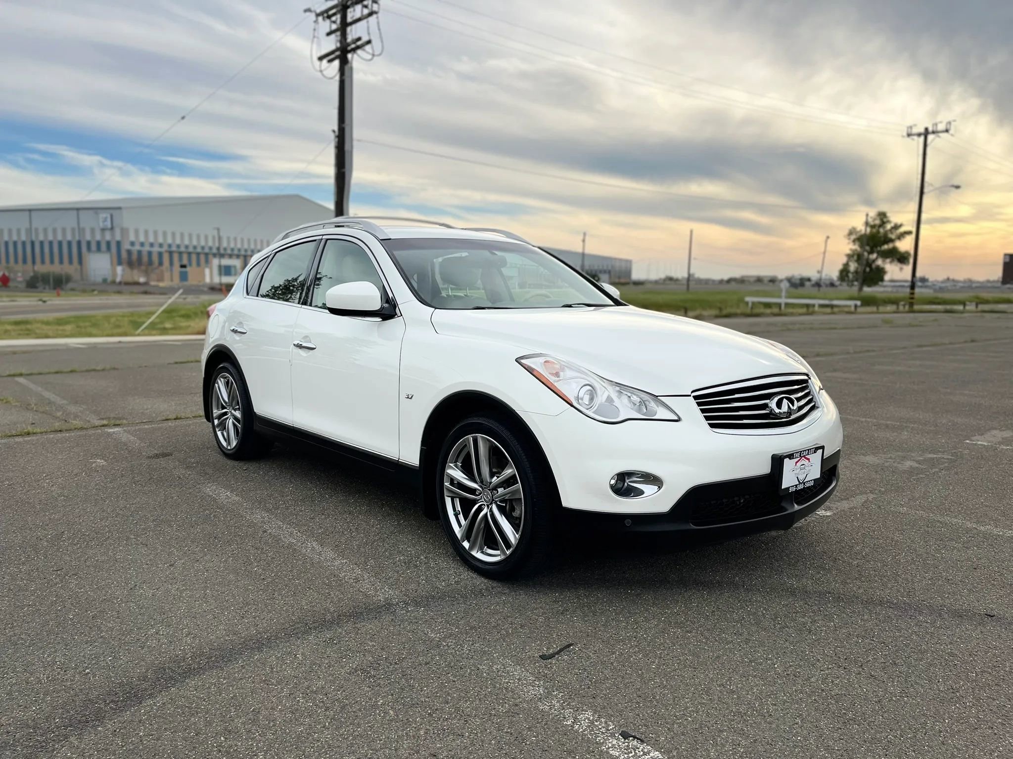 Used 2014 INFINITI QX50 Journey w/ Premium Package image 3